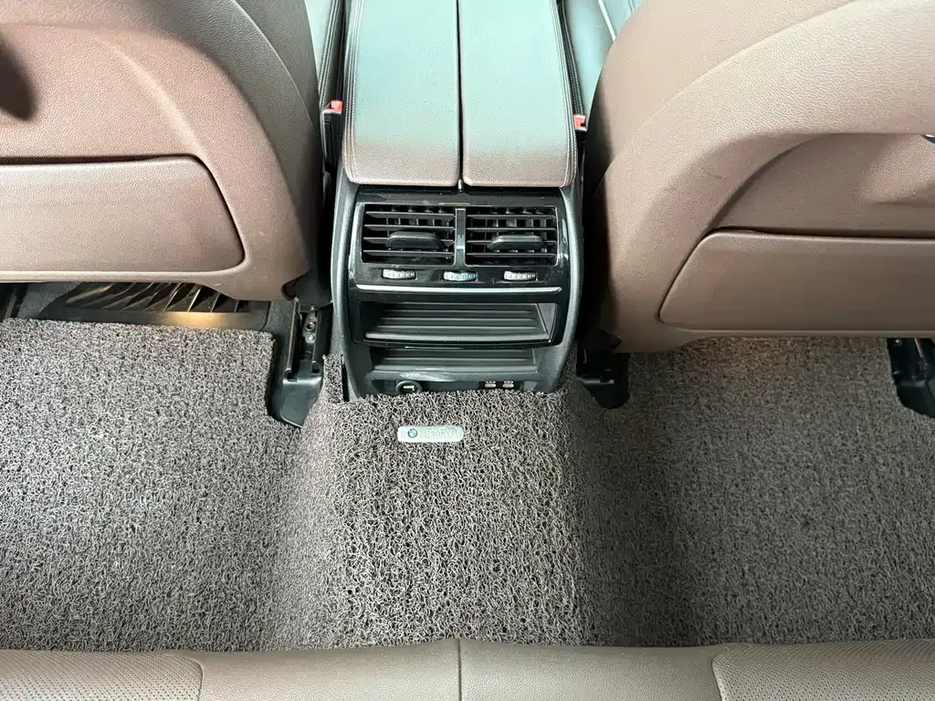 BMW 5 Series — фото 10