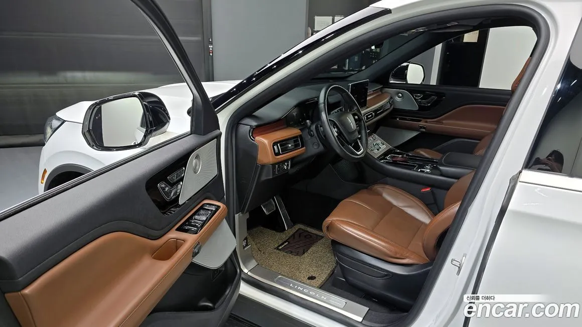 Lincoln Aviator — фото 10