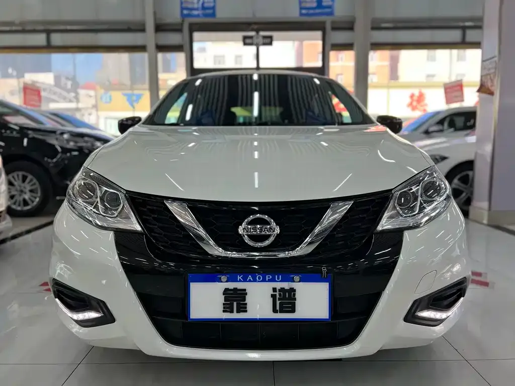 Nissan Tiida — фото 2