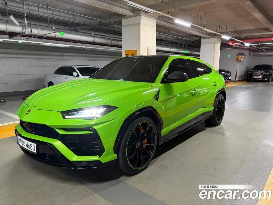 Lamborghini Urus — фото 1