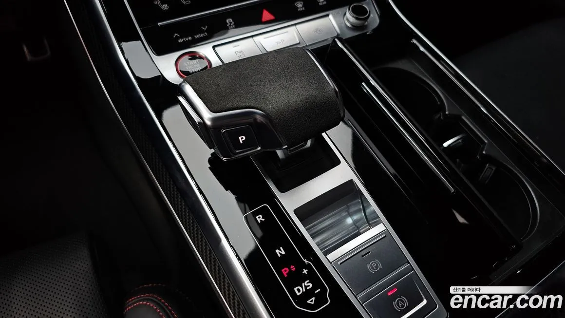 Audi RSQ8 — фото 9