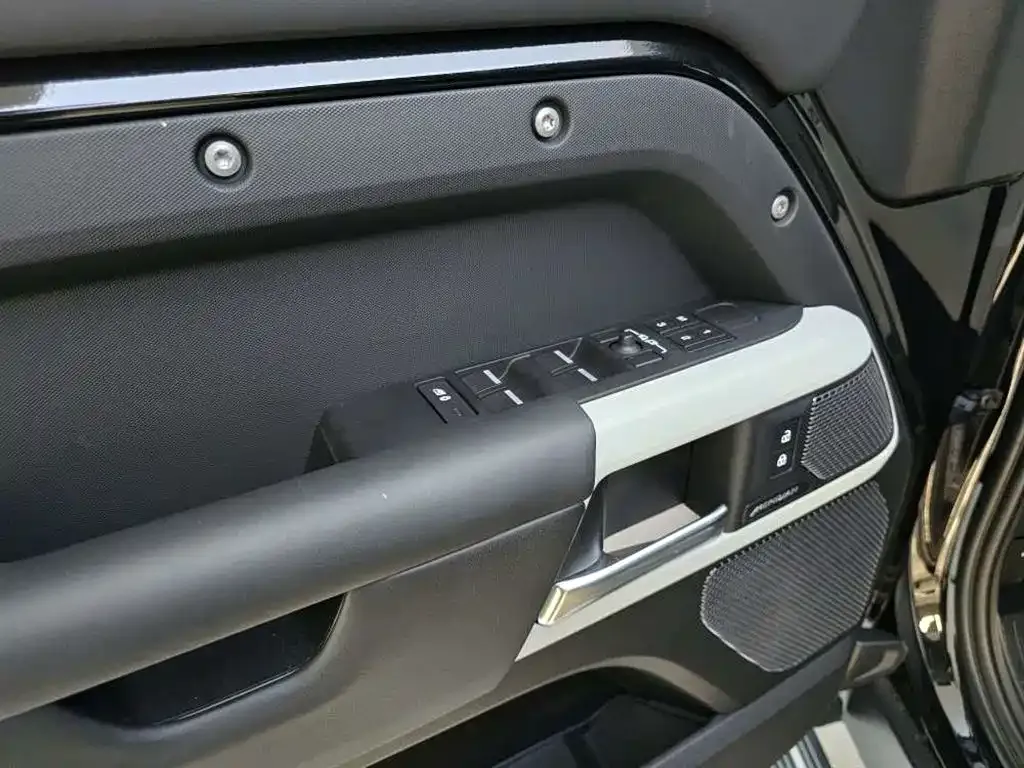 Land Rover Defender — фото 10