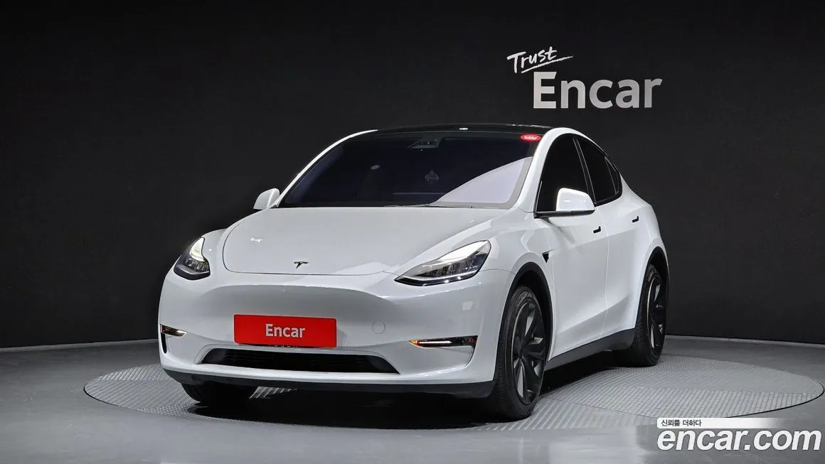 Tesla Model Y — фото 1