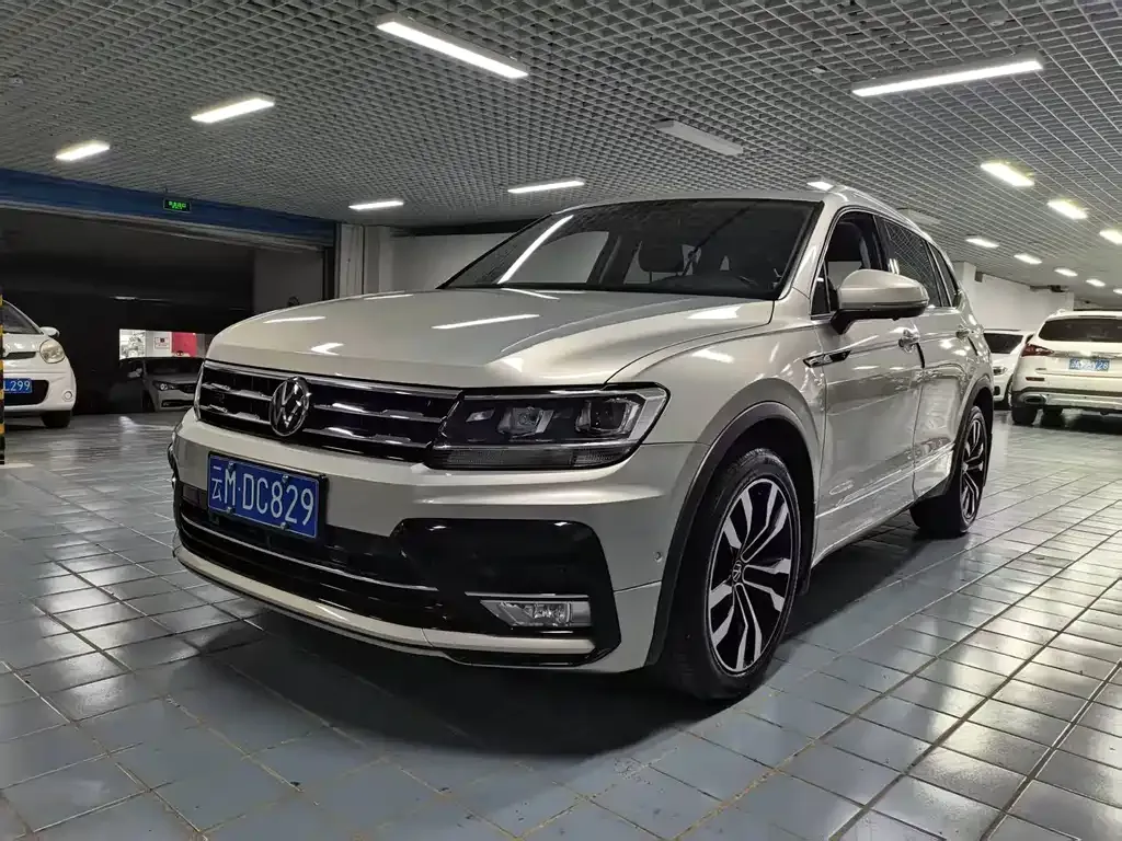 Volkswagen Tiguan L — фото 1