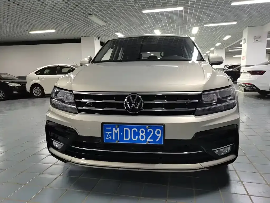 Volkswagen Tiguan L — фото 2
