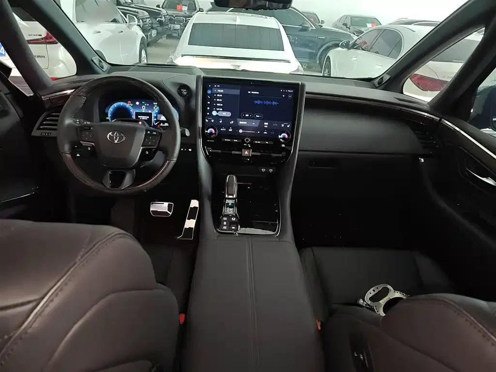 Toyota Alphard — фото 10