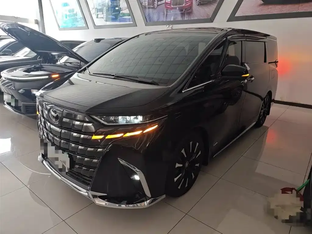 Toyota Alphard — фото 2