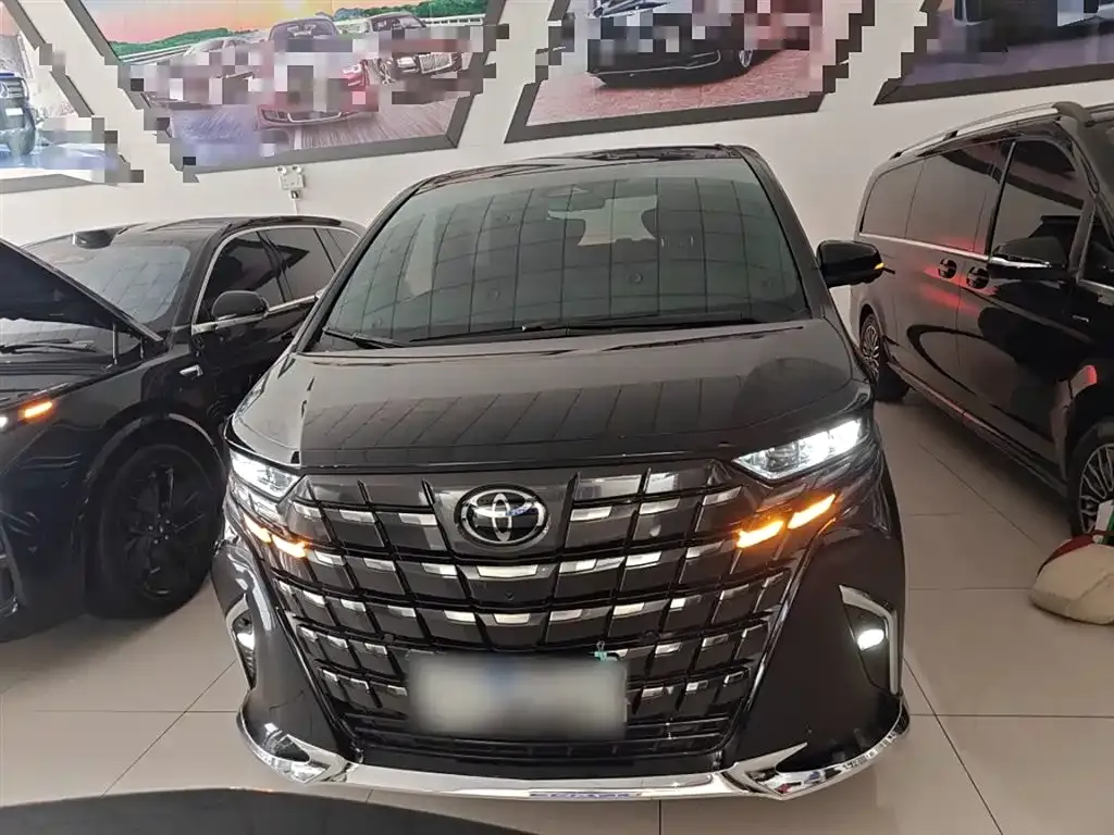 Toyota Alphard — фото 3