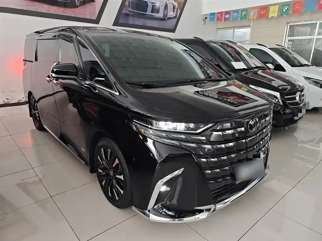 Toyota Alphard — фото 4