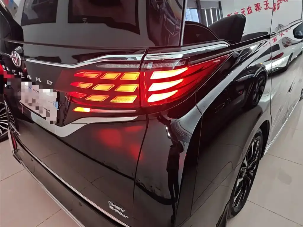 Toyota Alphard — фото 8