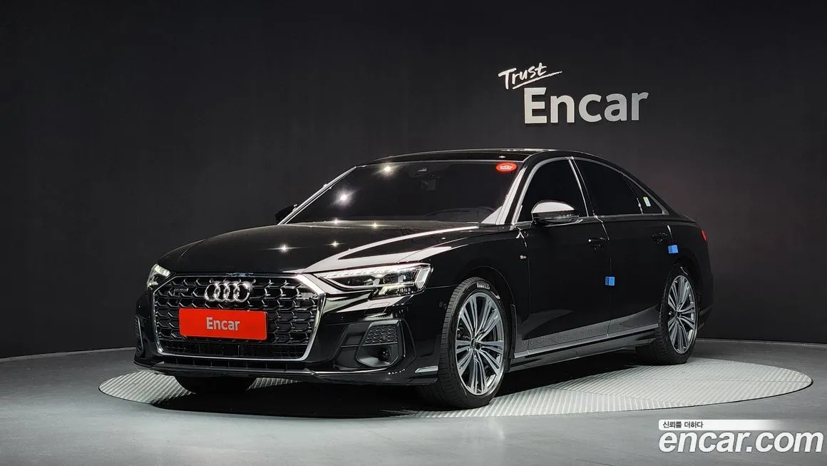 Audi A8 — фото 1