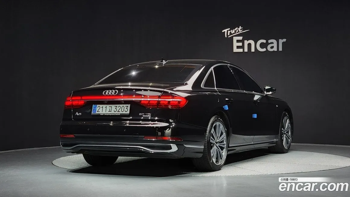Audi A8 — фото 2