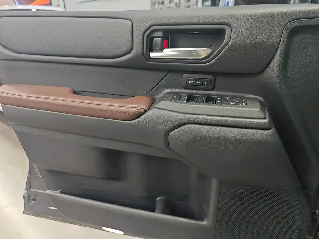 Toyota Prado — фото 2