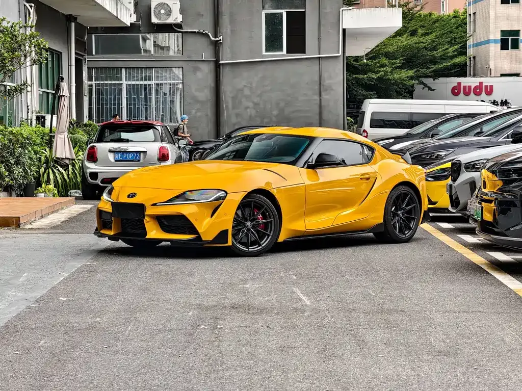 Toyota Supra — фото 1