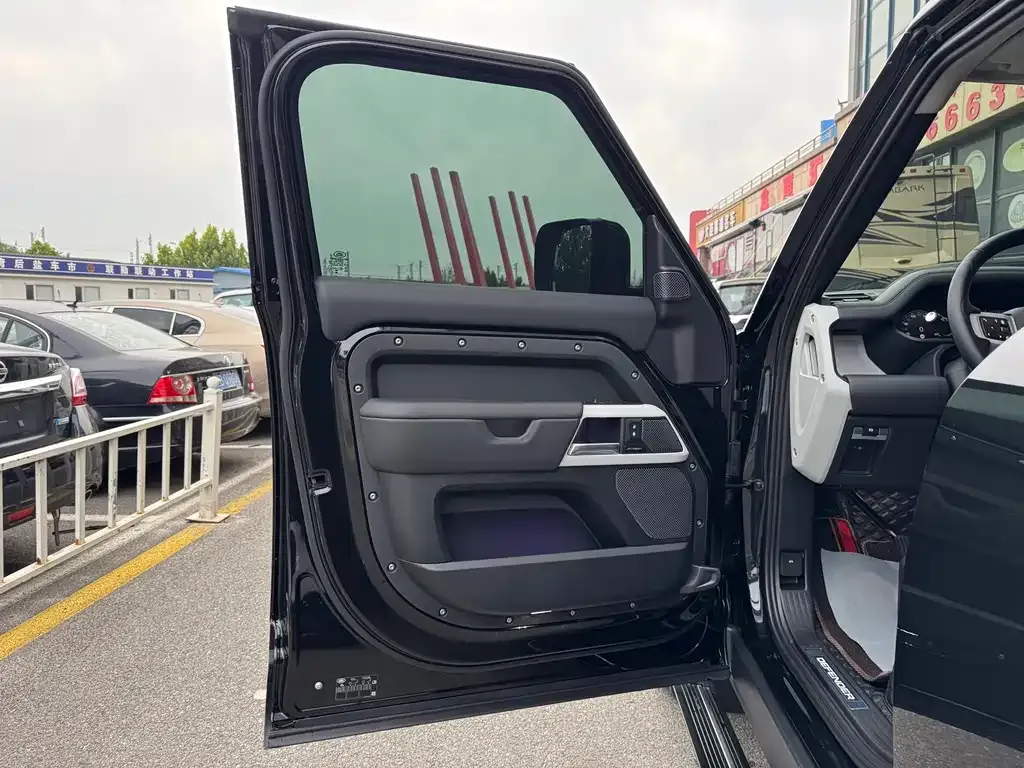 Land Rover Defender — фото 10