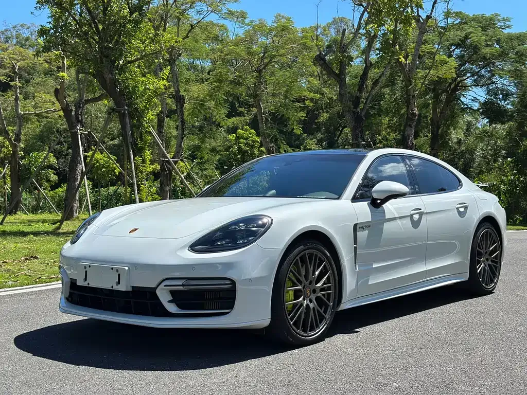 Porsche Panamera Hybrid — фото 1