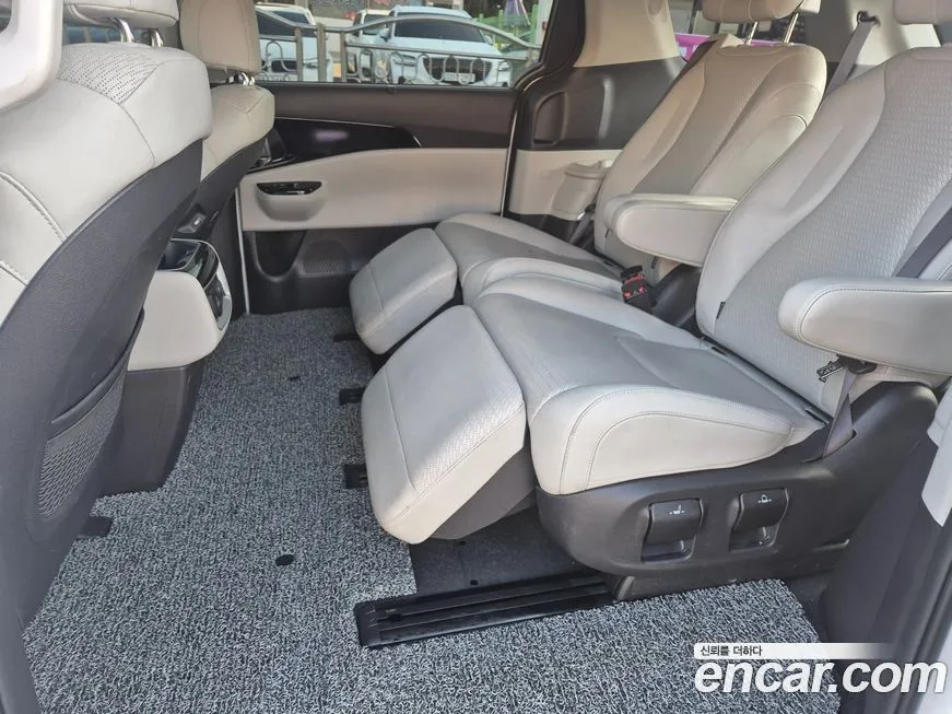 Kia Carnival — фото 10