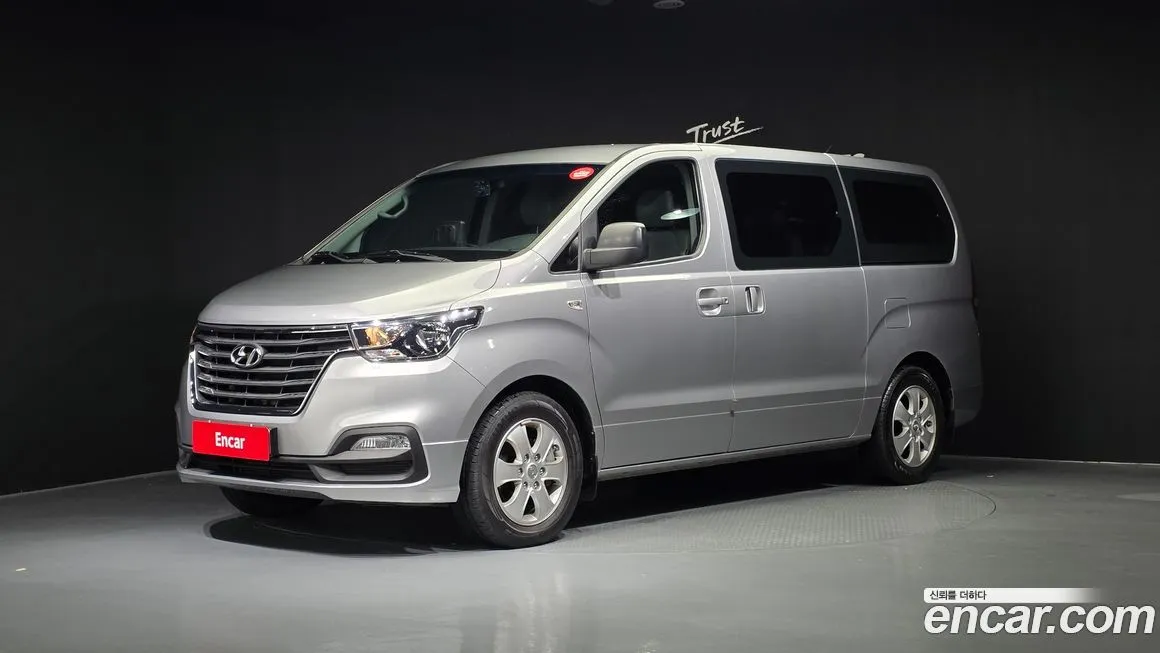 Hyundai Starex — фото 1