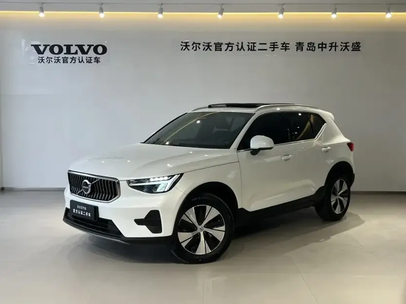 Volvo XC40 — фото 1