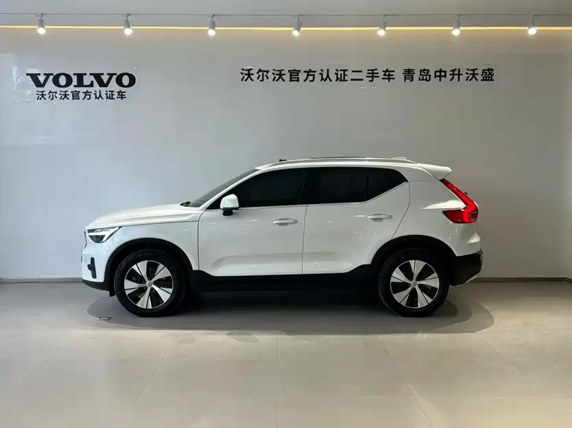 Volvo XC40 — фото 2