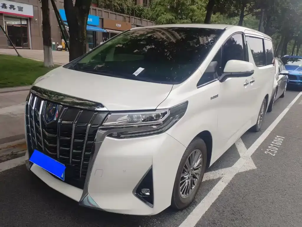Toyota Alphard — фото 1