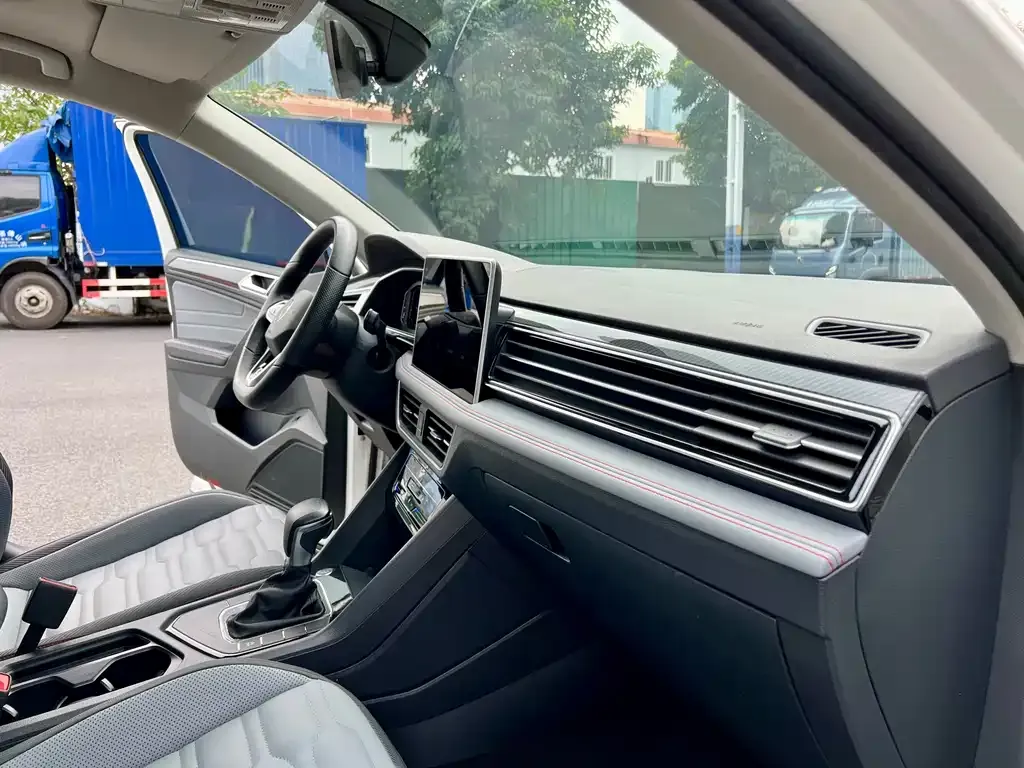 Volkswagen Tiguan X — фото 10