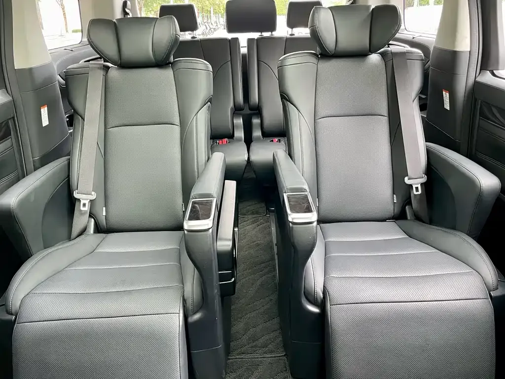 Toyota Alphard — фото 10