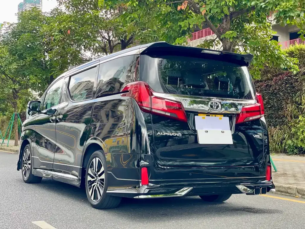 Toyota Alphard — фото 4