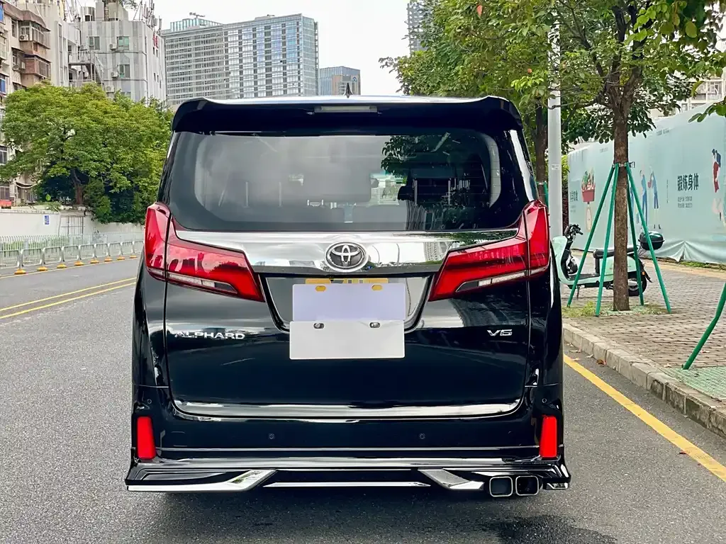 Toyota Alphard — фото 5