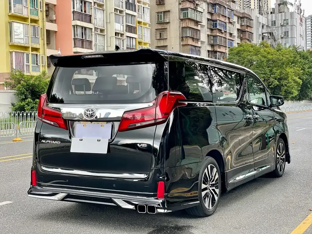 Toyota Alphard — фото 6