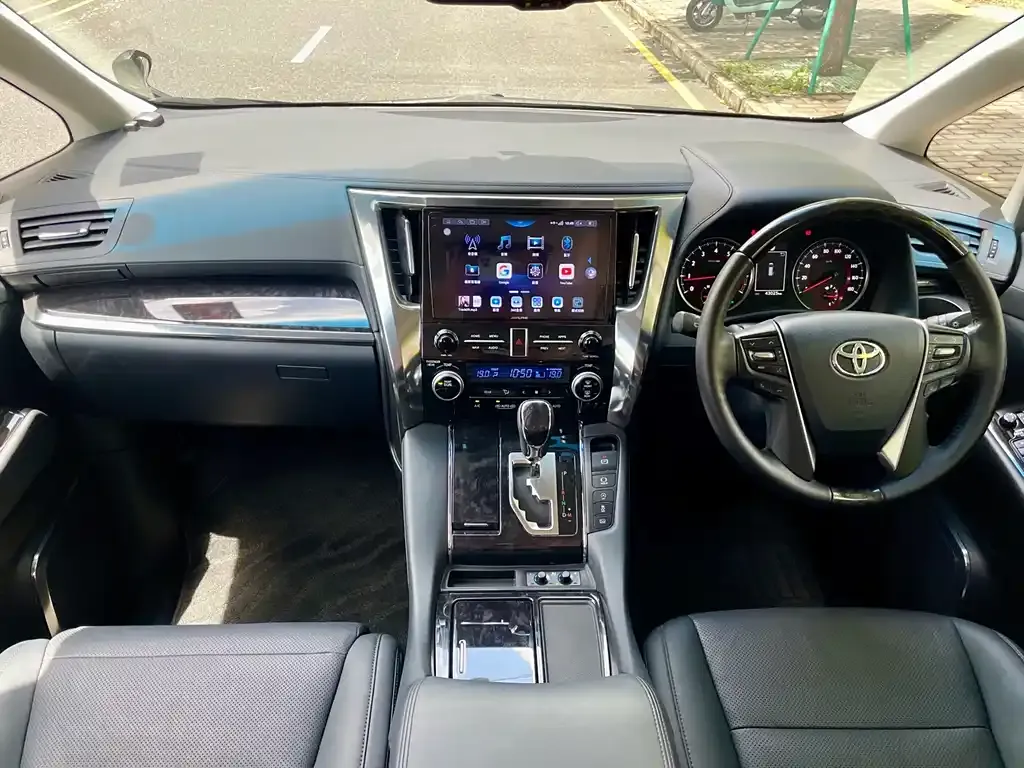 Toyota Alphard — фото 7
