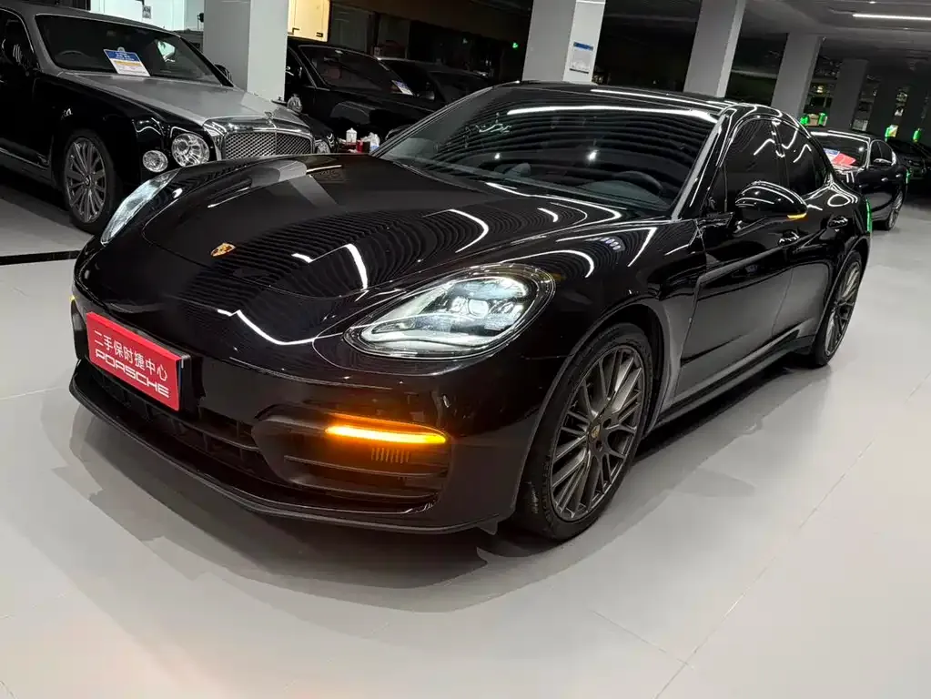 Porsche Panamera — фото 1