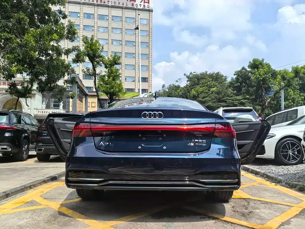 Audi A7L — фото 5
