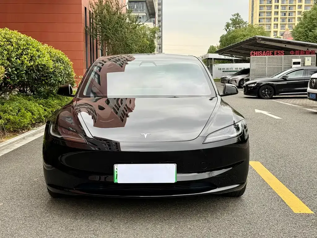 Tesla Model 3 — фото 2
