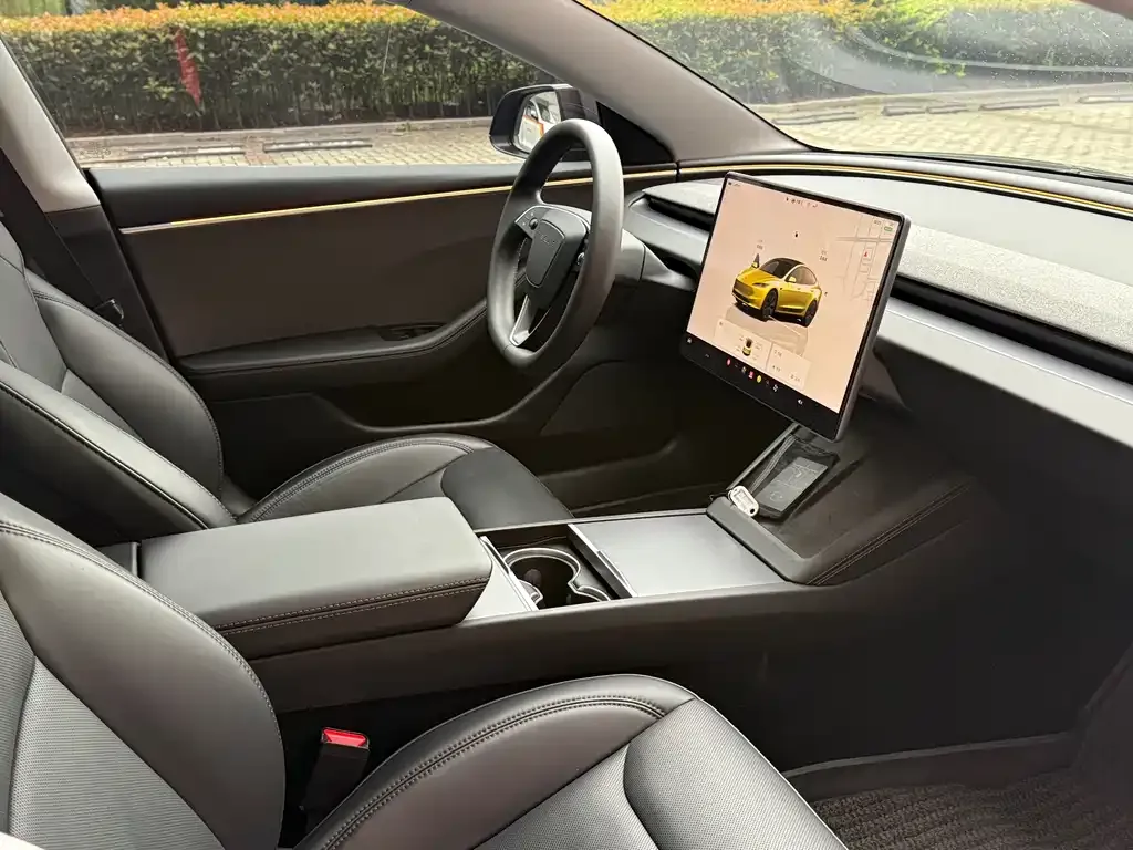 Tesla Model 3 — фото 9