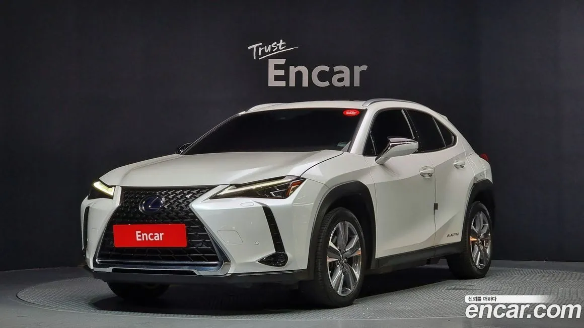Lexus UX — фото 1