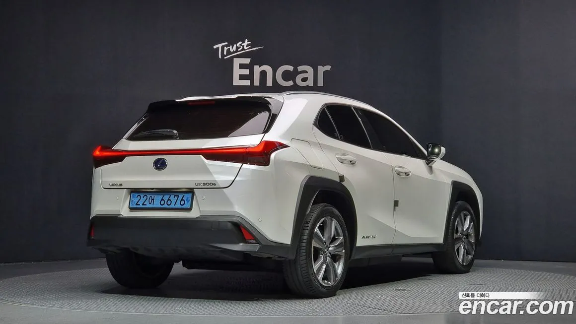 Lexus UX — фото 2