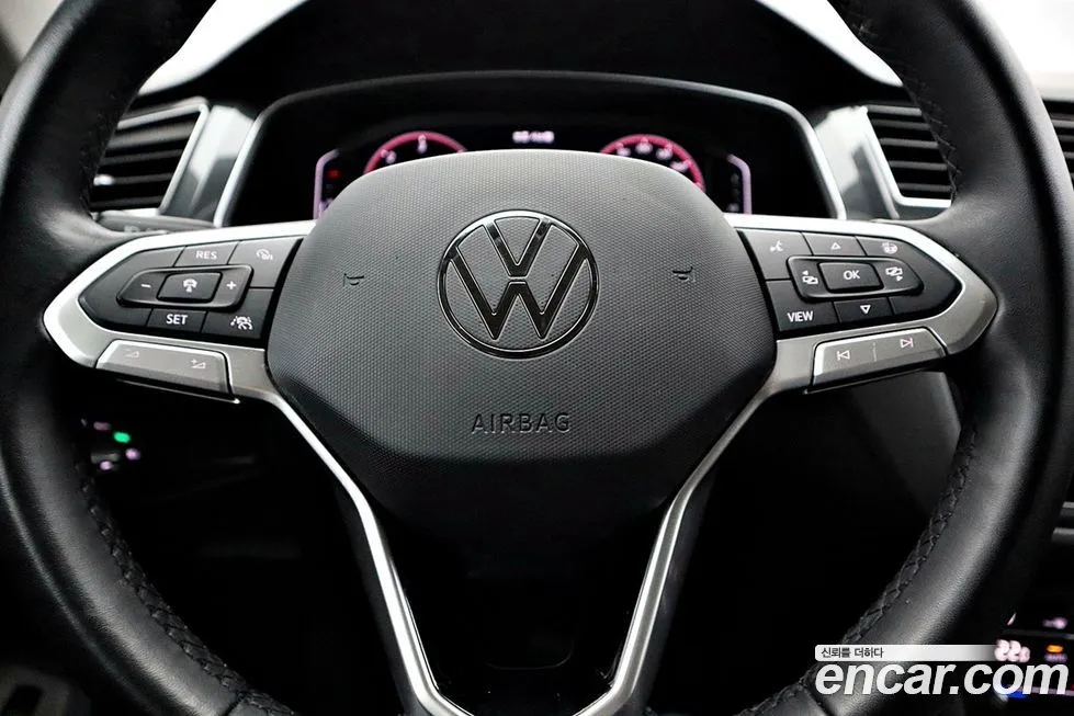 Volkswagen Tiguan — фото 7