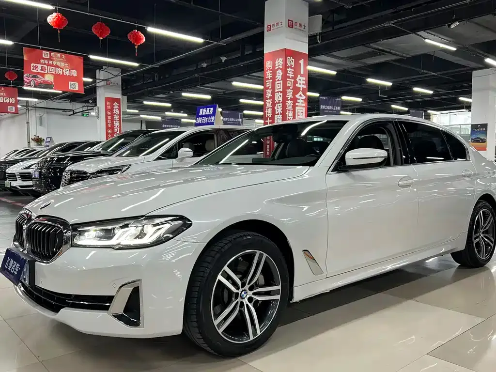 BMW 5 Series — фото 1