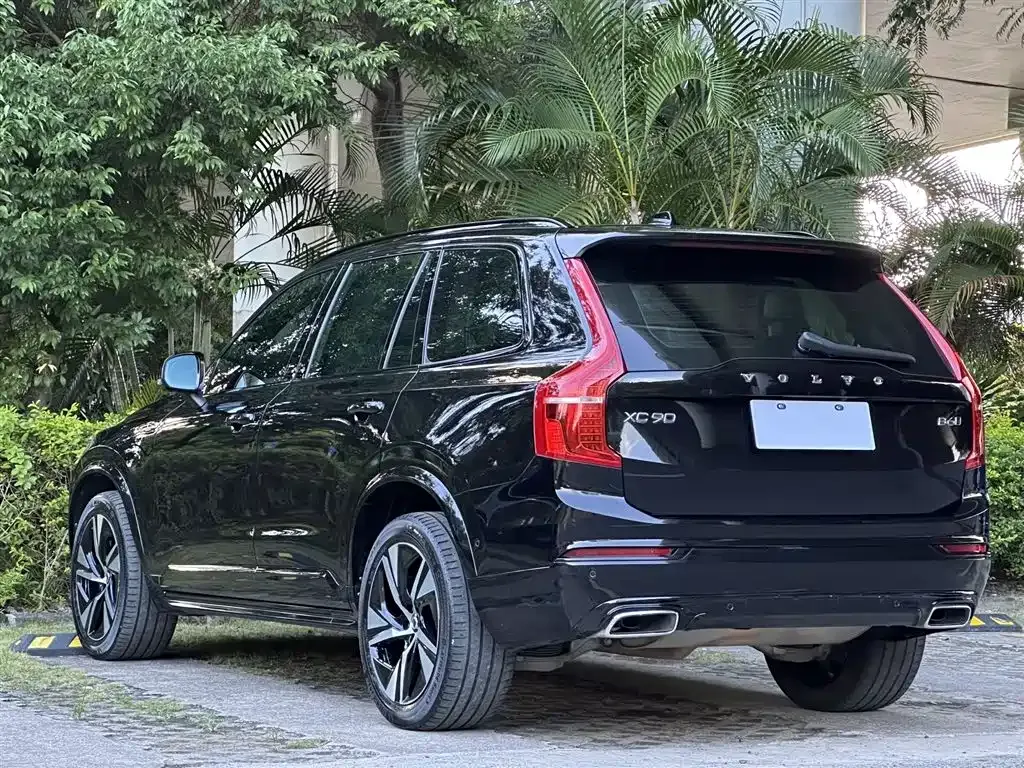 Volvo XC90 — фото 9