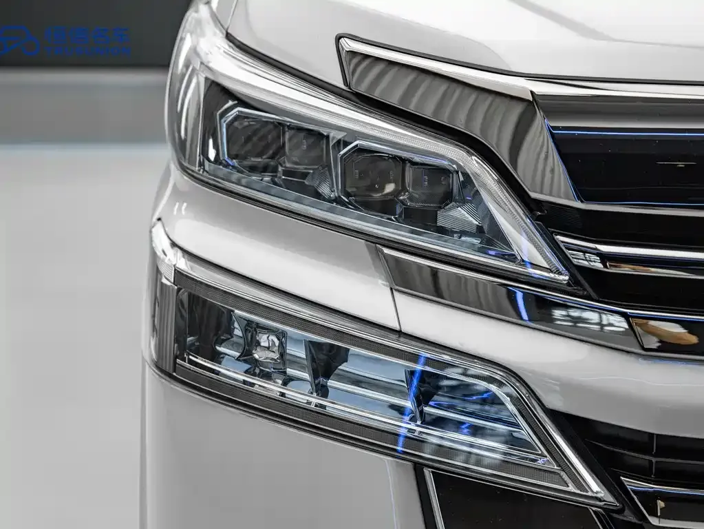 Toyota Vellfire — фото 10