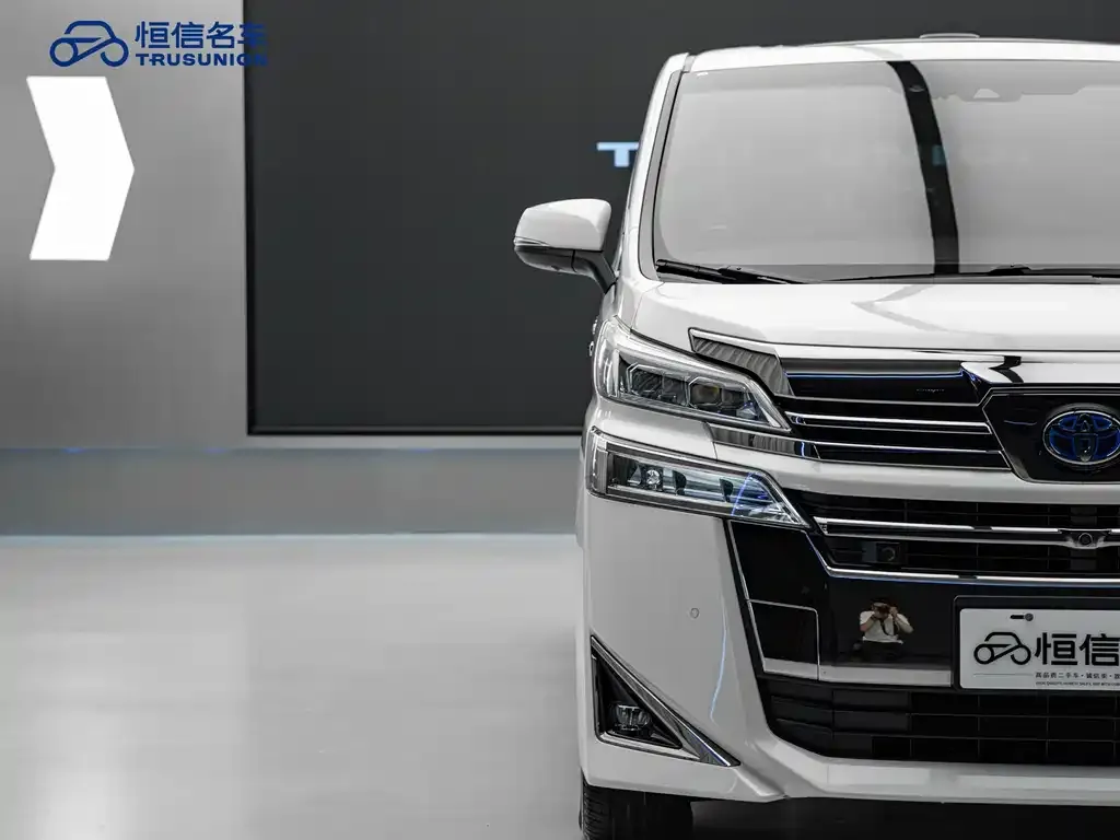 Toyota Vellfire — фото 8