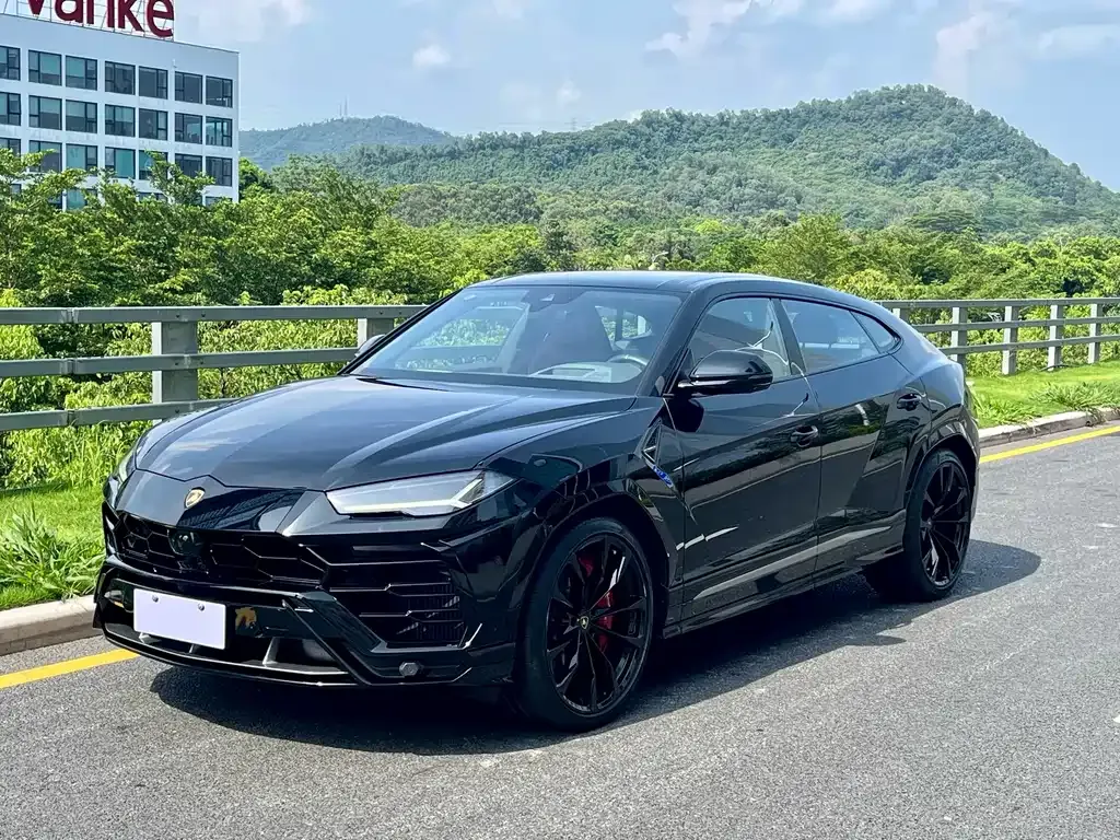 Lamborghini Urus — фото 1