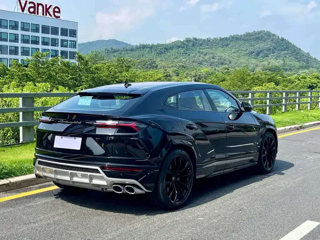 Lamborghini Urus — фото 6