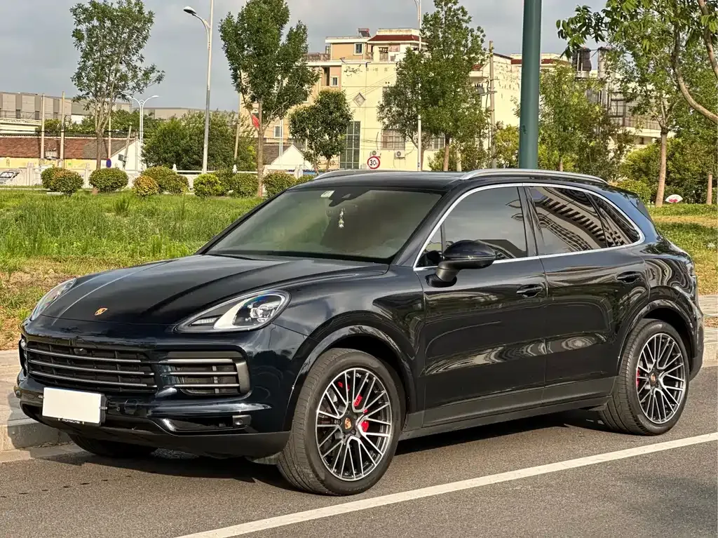 Porsche Cayenne — фото 1