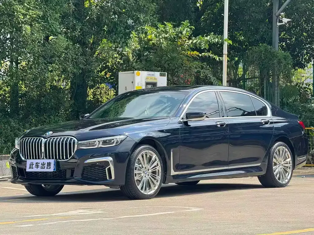 BMW 7 Series — фото 1