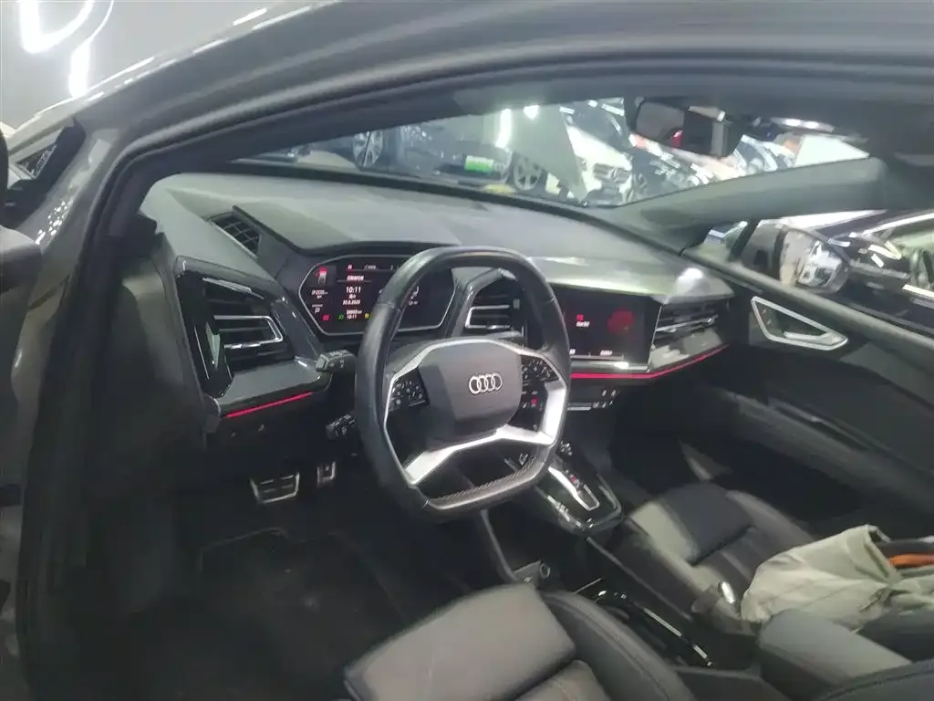 Audi Q4 e-tron — фото 10