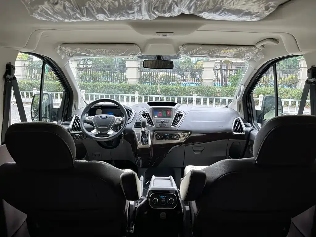 Ford Tourneo — фото 10