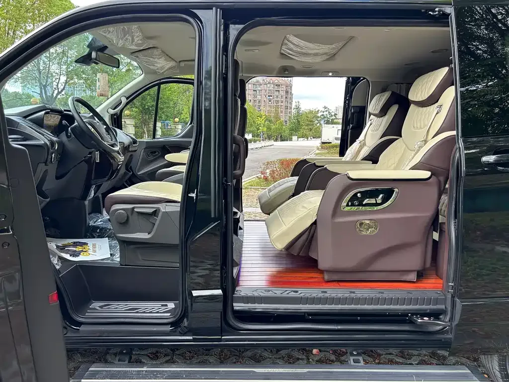 Ford Tourneo — фото 4