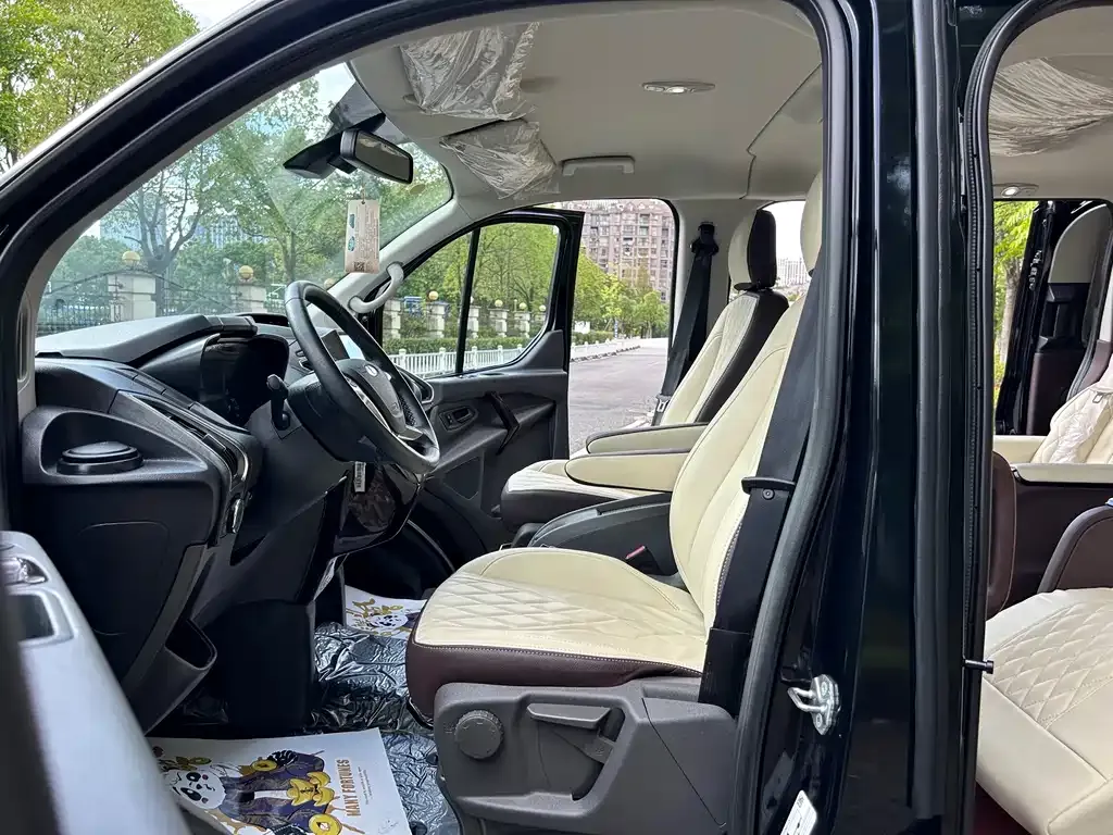 Ford Tourneo — фото 5